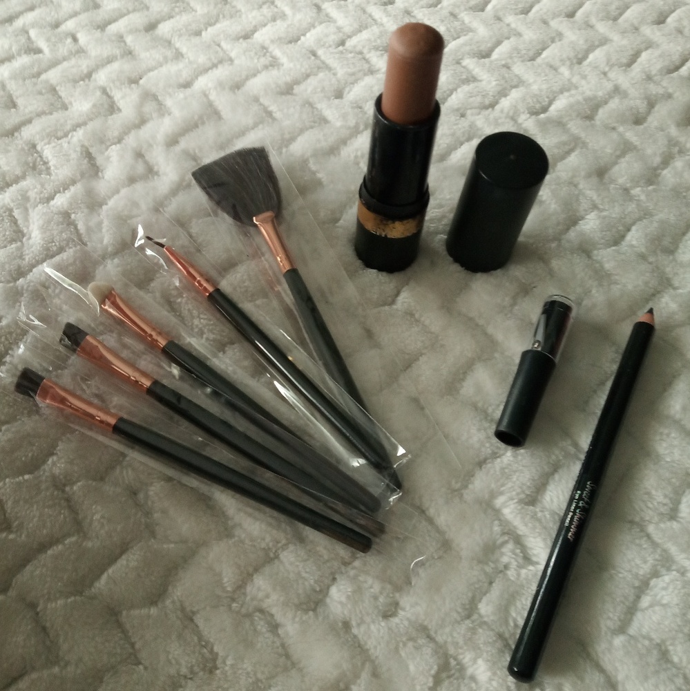 Makeup bundle